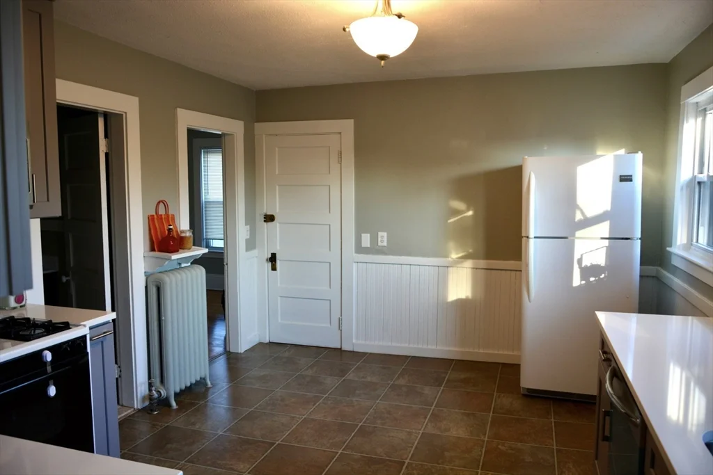 27 Emmons St, Milford