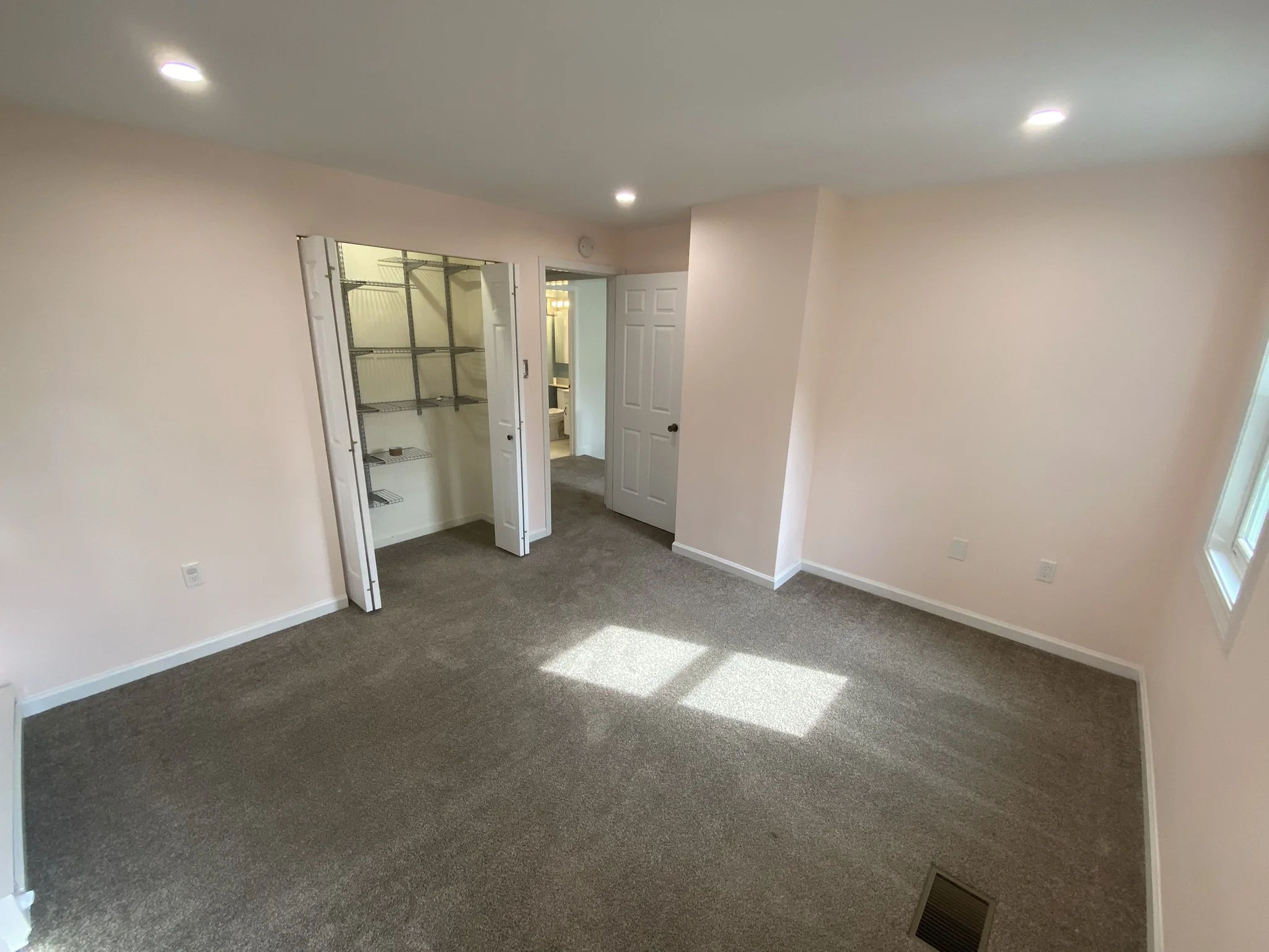 1 Angela Ln, Watertown