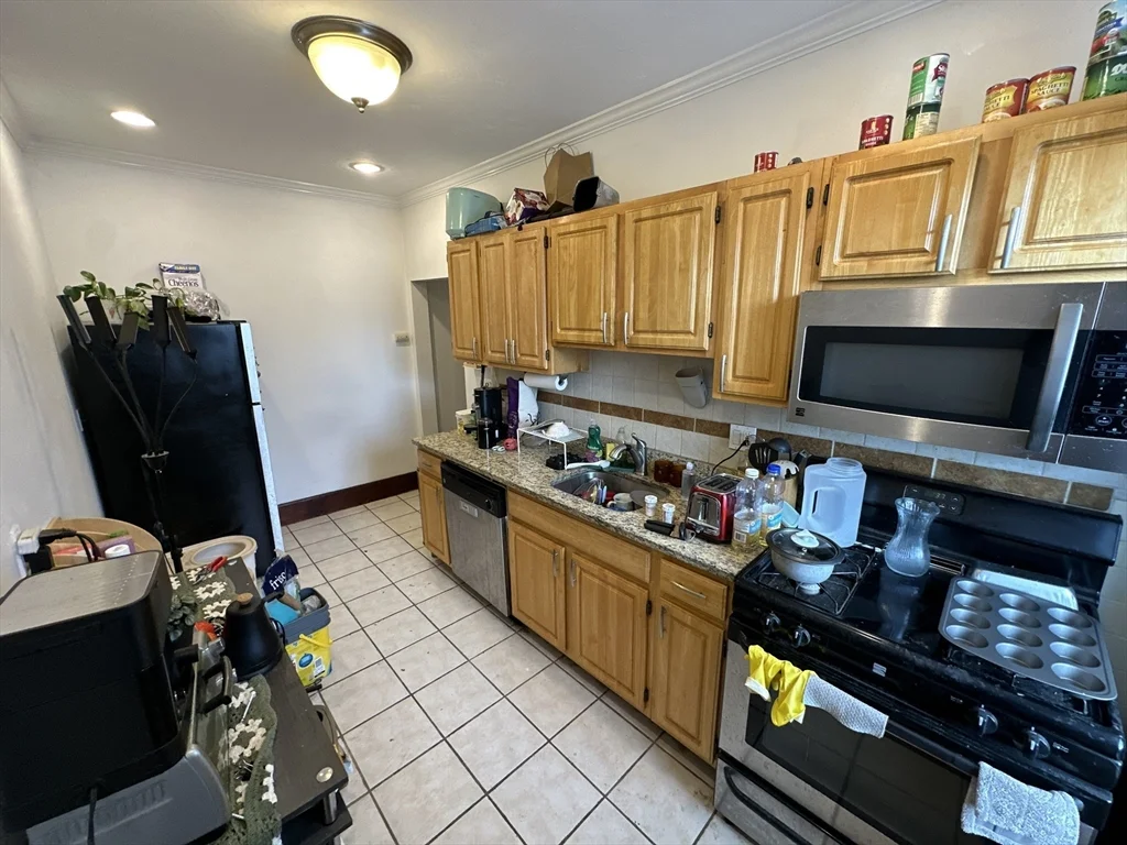 435 Walnut Ave, Roxbury