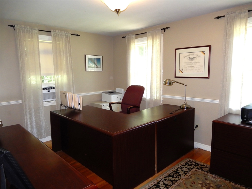 9 Fleetwood Dr, Norfolk