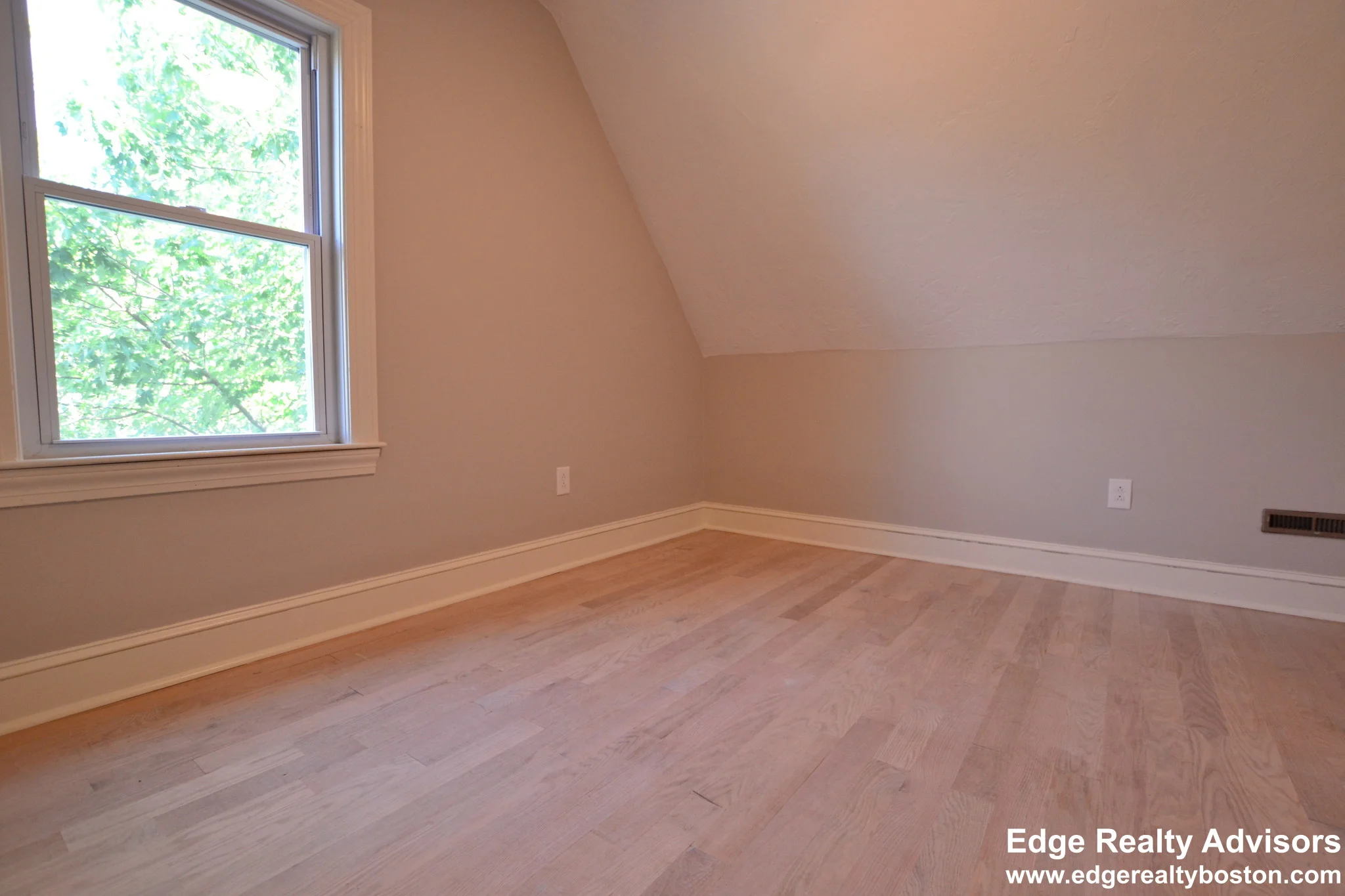 9 Eleanor St, Allston