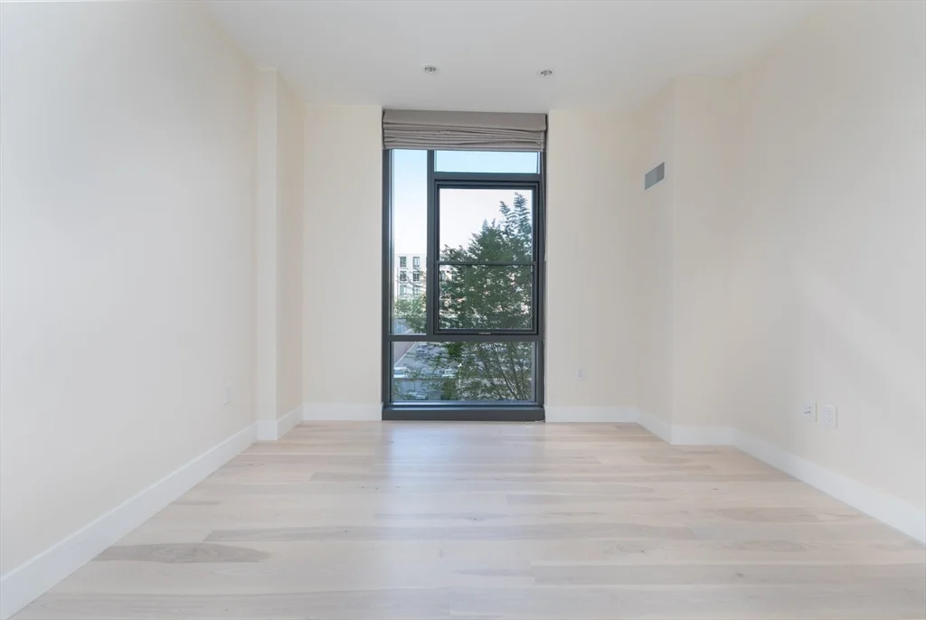 32 Traveler St, South End