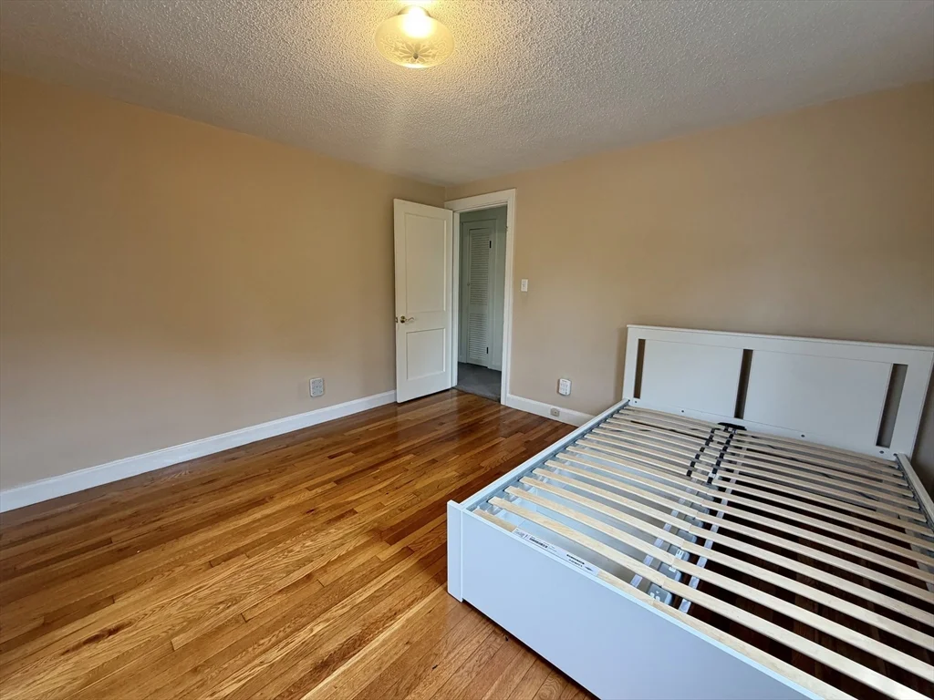 17 Hatfield Rd, West Newton