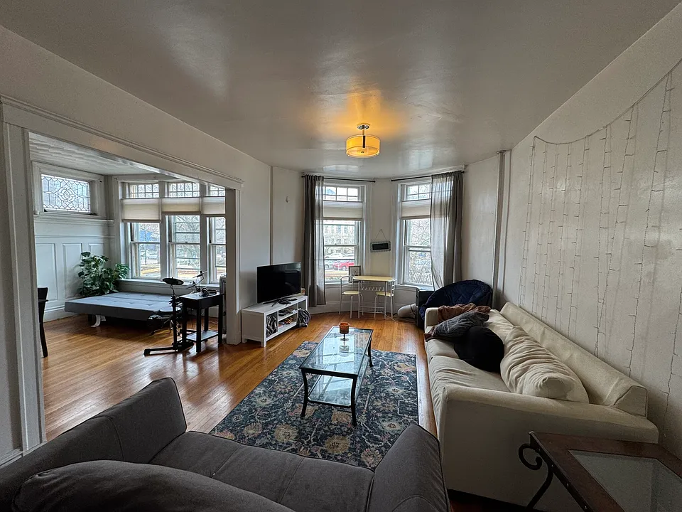 1681 Beacon St, Aspinwall Hill