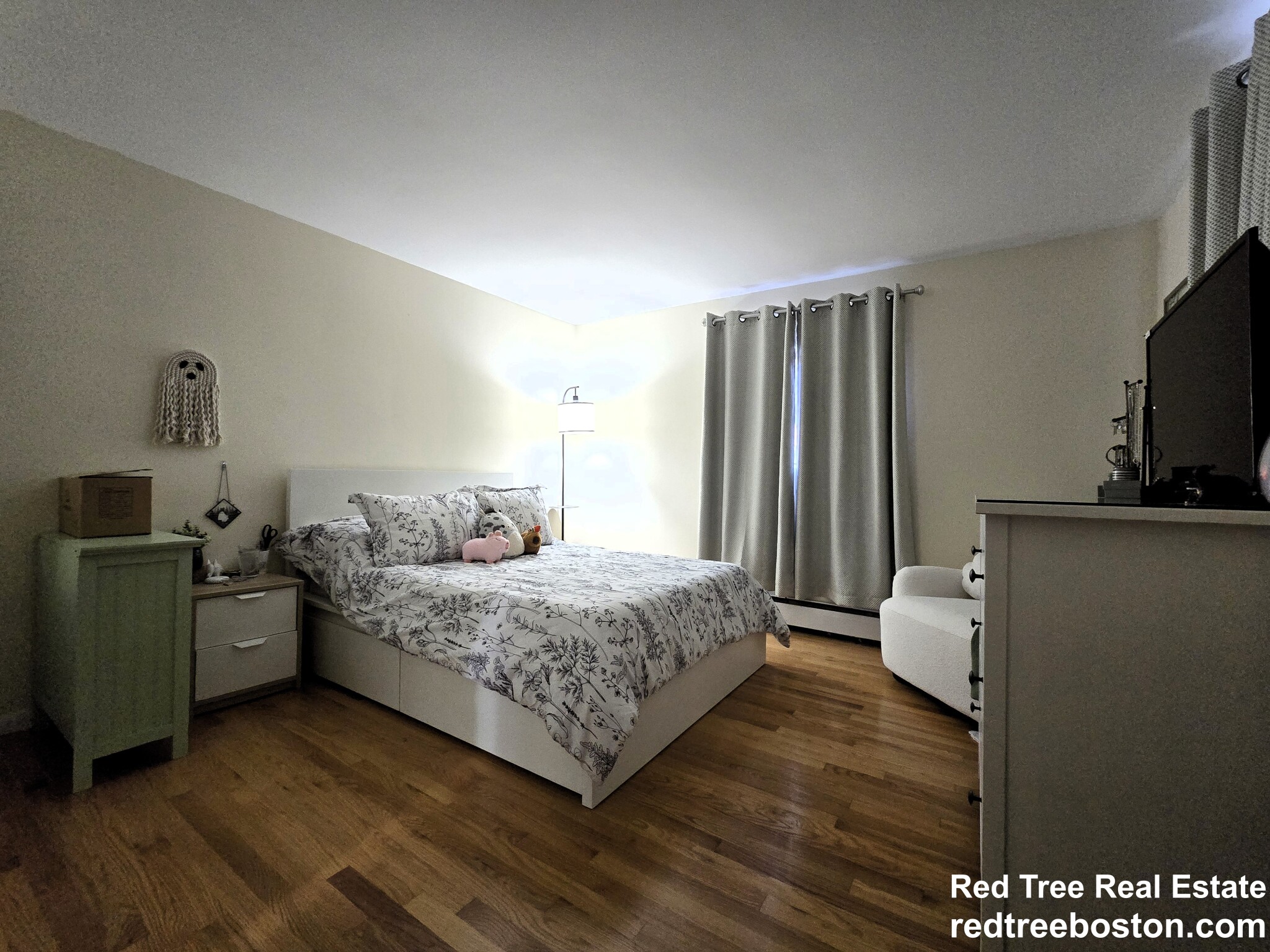 54 Bryon Rd, Chestnut Hill