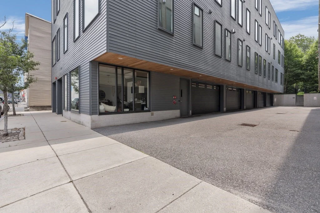 537 E 1st St, South Boston