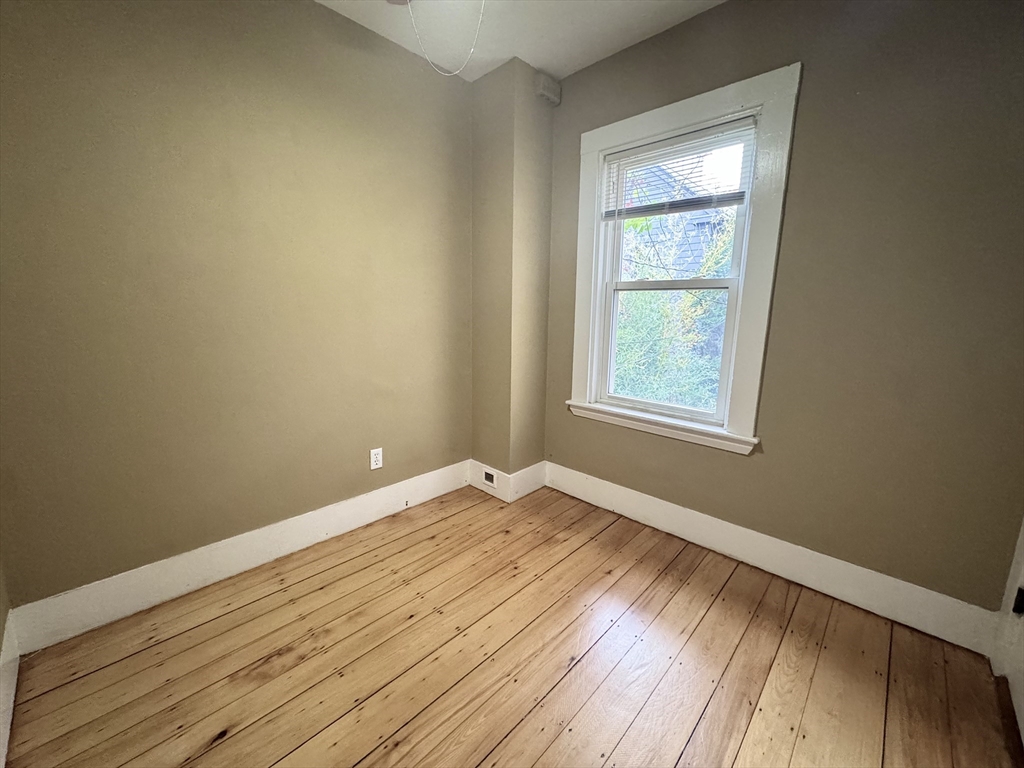 47 1/2 Jamaica St, Jamaica Plain