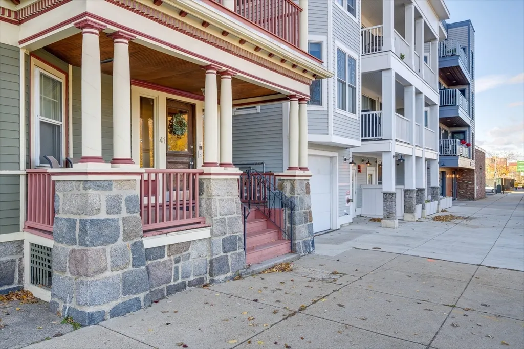 41 Farragut Rd, South Boston