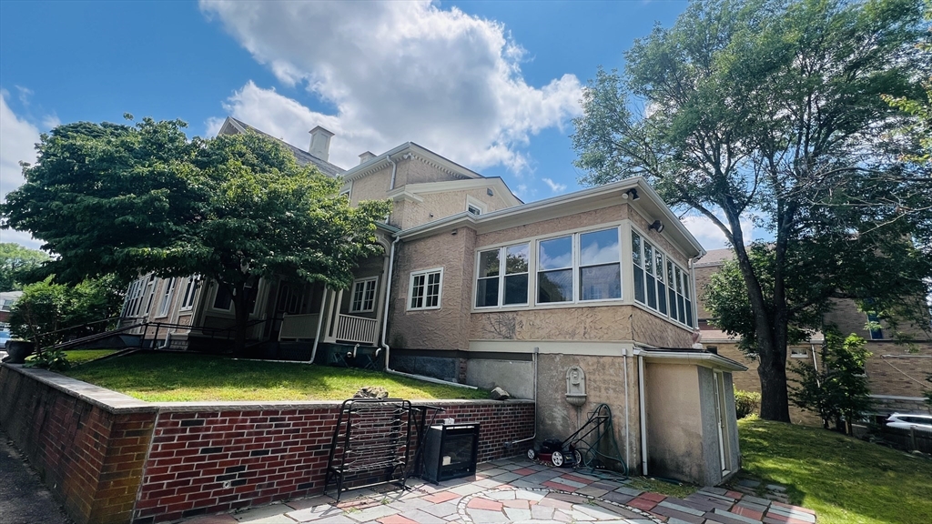 519 Main St, Waltham