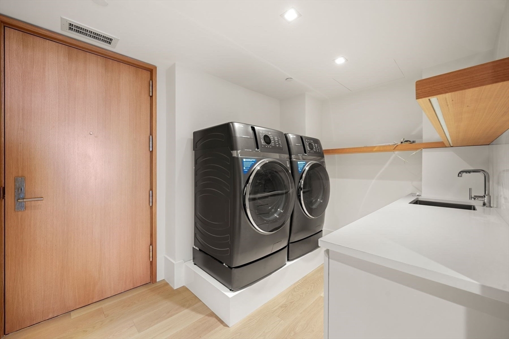 150 Seaport Boulevard, Seaport District