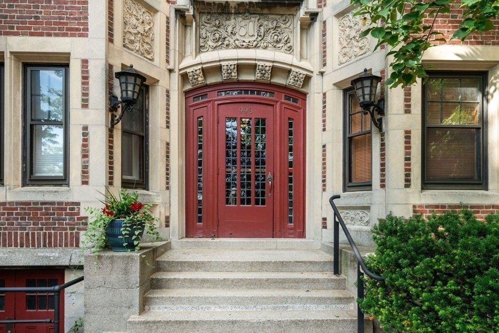 993 Memorial Dr, Harvard Square