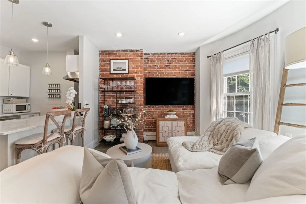 91 Waltham St, South End