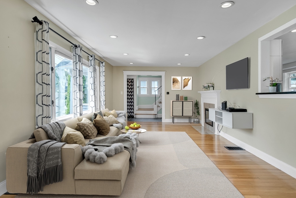 239 Hawthorne St, Malden