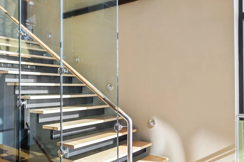 370 Summer St, Manchester