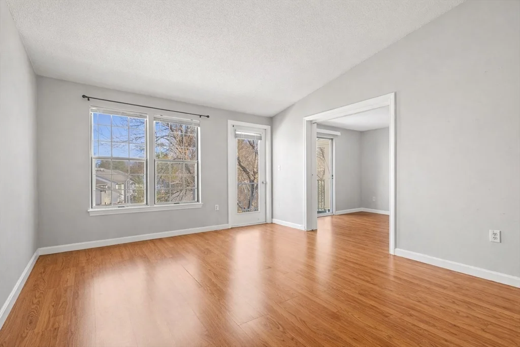 5 Thoreau Ct, Natick