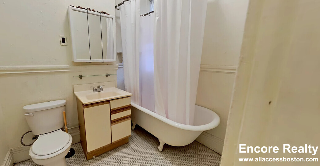 32 Queensberry St, Fenway