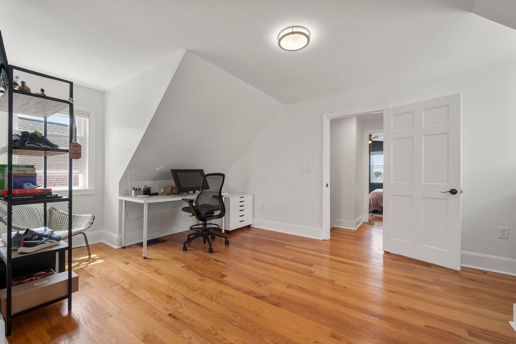 62 Park Ave, Winthrop