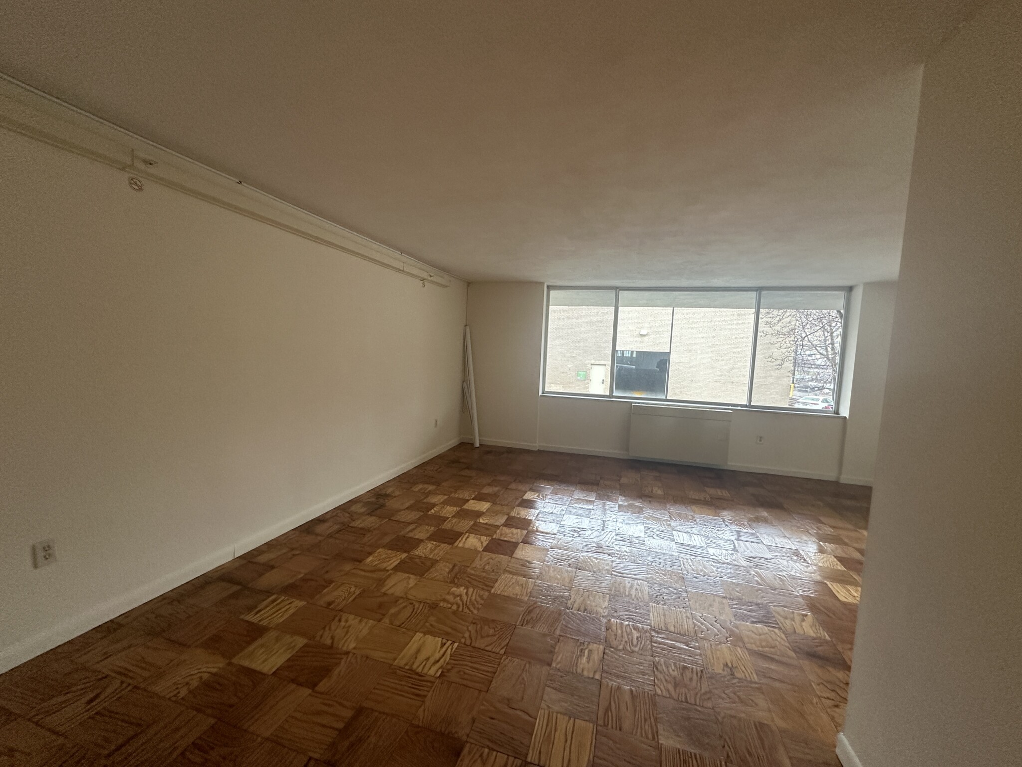 101 Monmouth Ct, Longwood