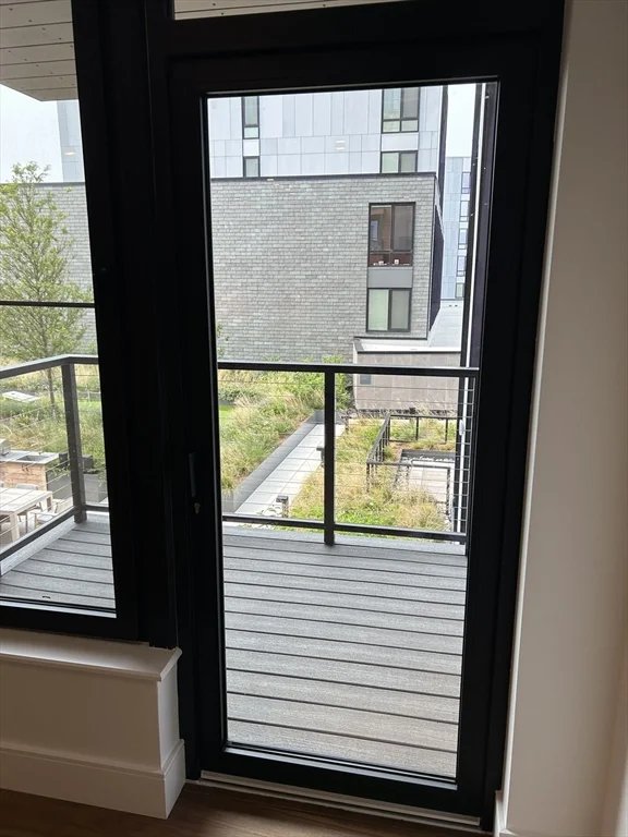 1515 Commonwealth, Brighton