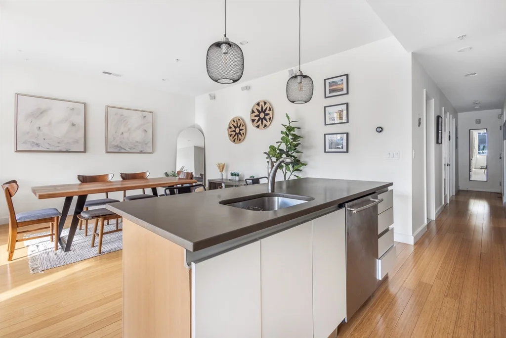 210 Bolton St, South Boston