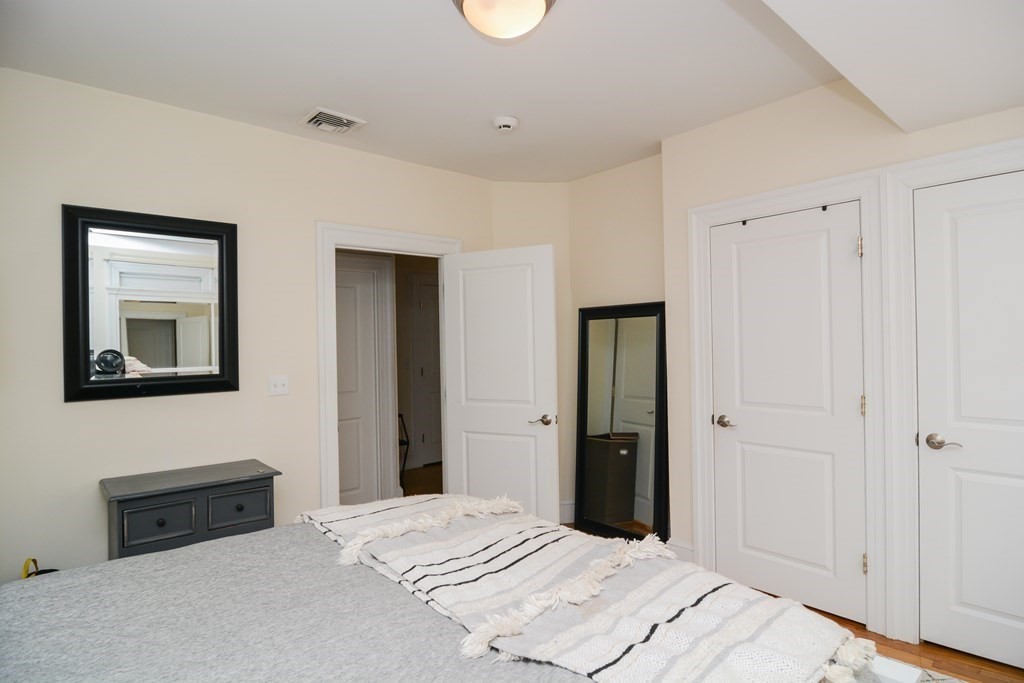 17 Athens St, Riverside