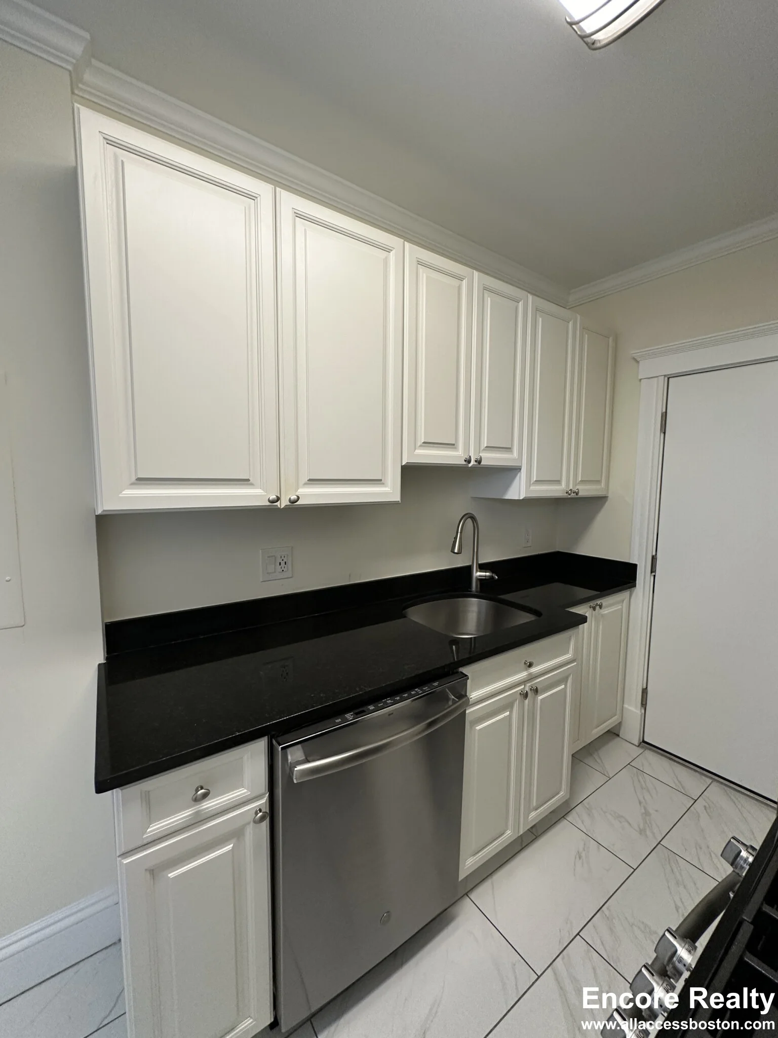 24 Chauncy St, Neighborhood Nine