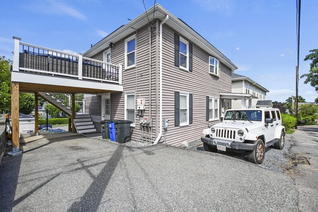 13 Town Hill St, Quincy