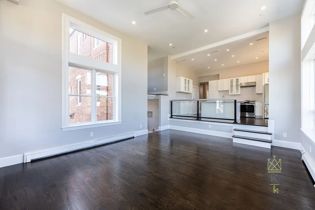 85 Regent St, Roxbury