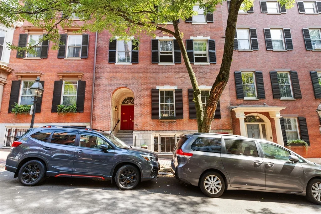 20 Chestnut St, Beacon Hill