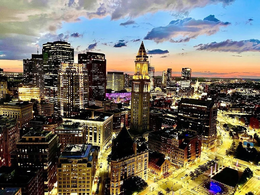 85 East India Row, Downtown