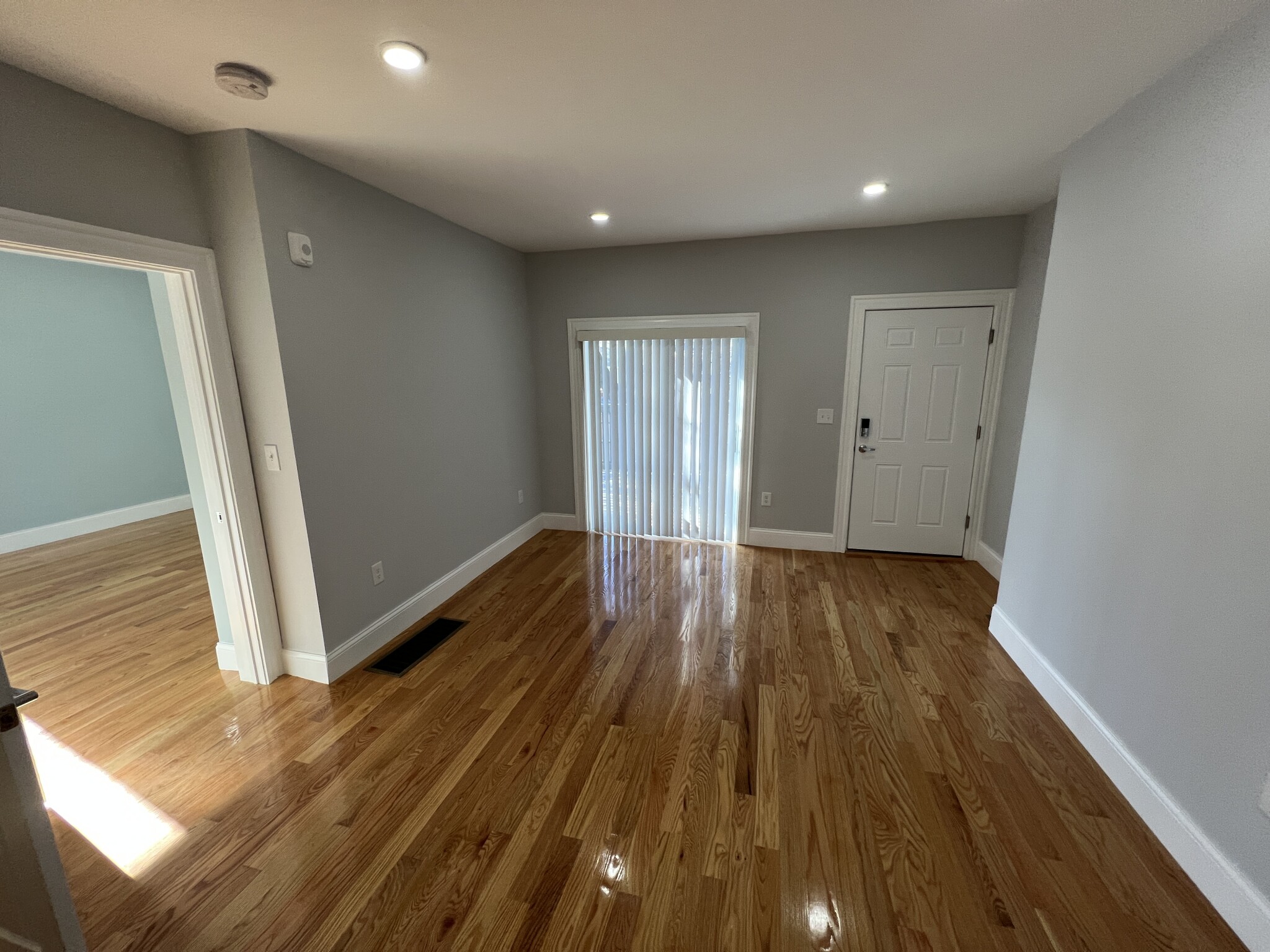 372 Oxford St, Ward Two