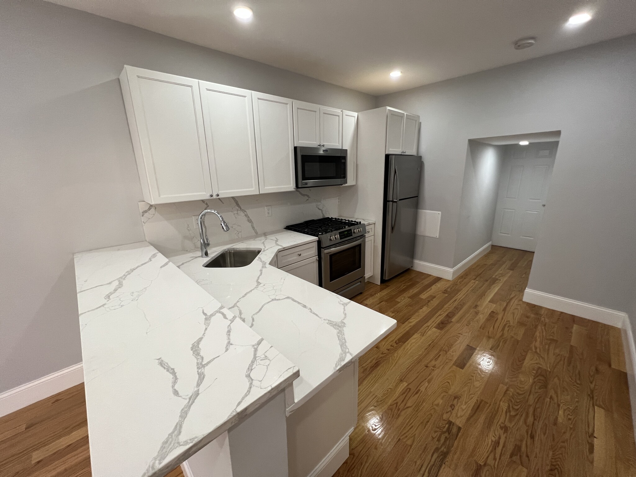 372 Oxford St, Ward Two