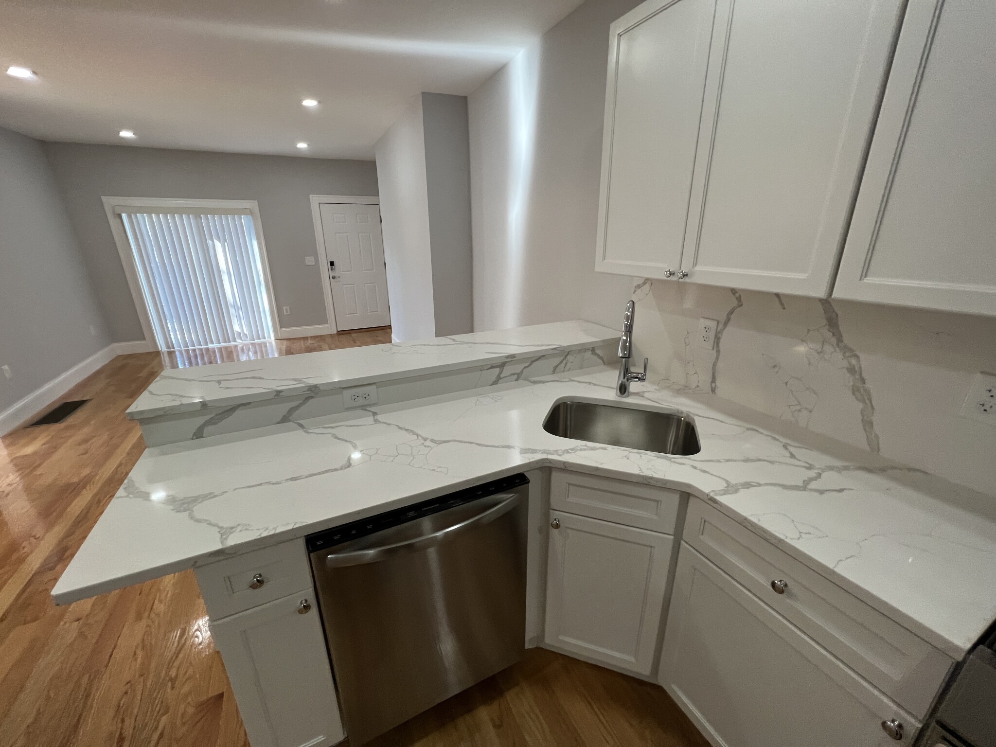 372 Oxford St, Ward Two