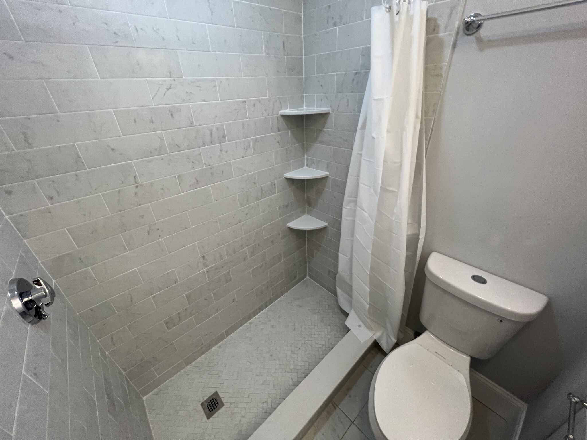 372 Oxford St, Ward Two