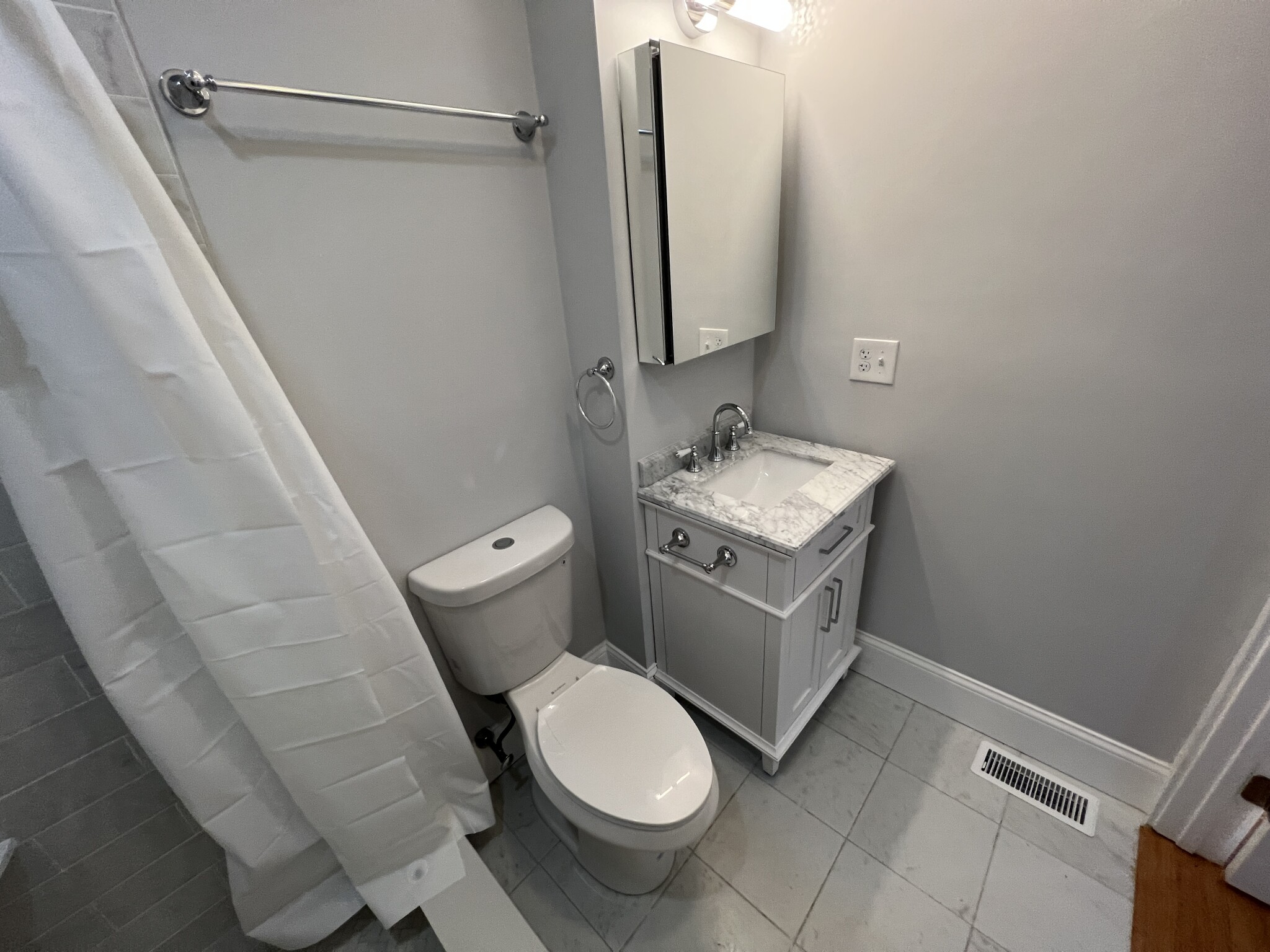 372 Oxford St, Ward Two