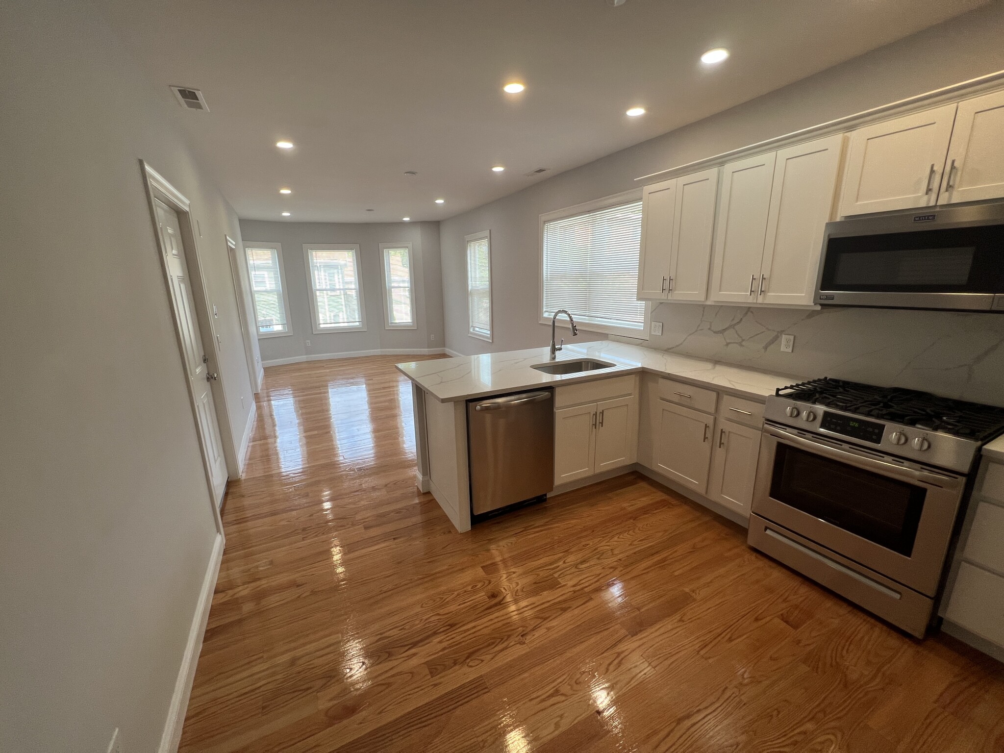 126 Cross St, East Somerville