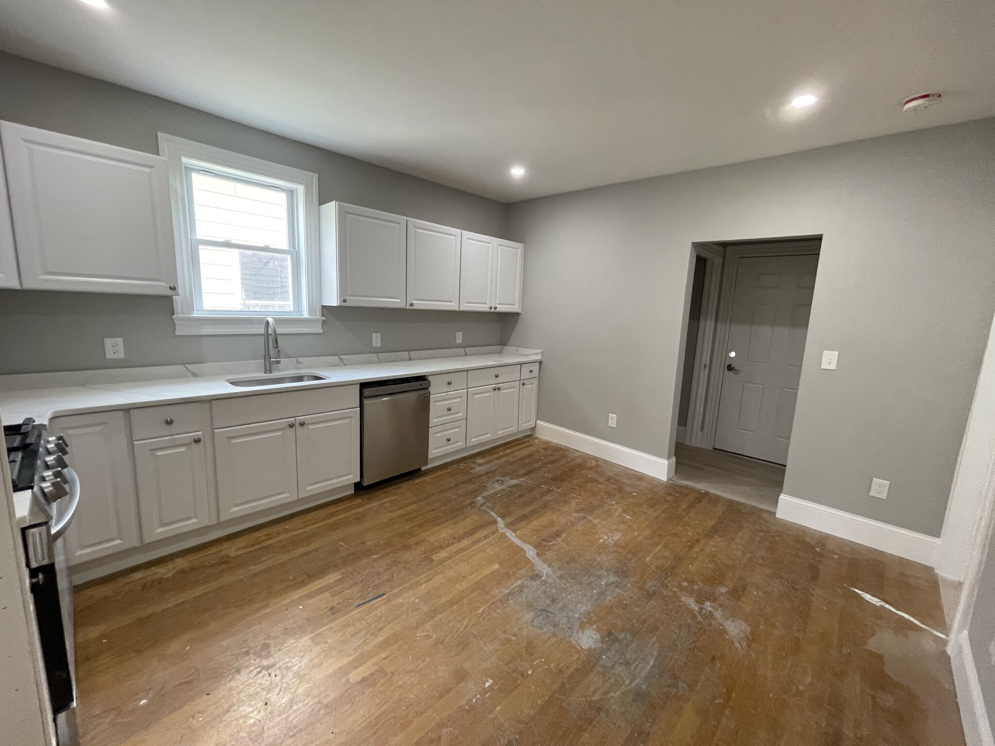 4 bed, 2 bath apartment for rent at 366 Highland Ave Unit 3B, Davis Square — photo 16 of 33