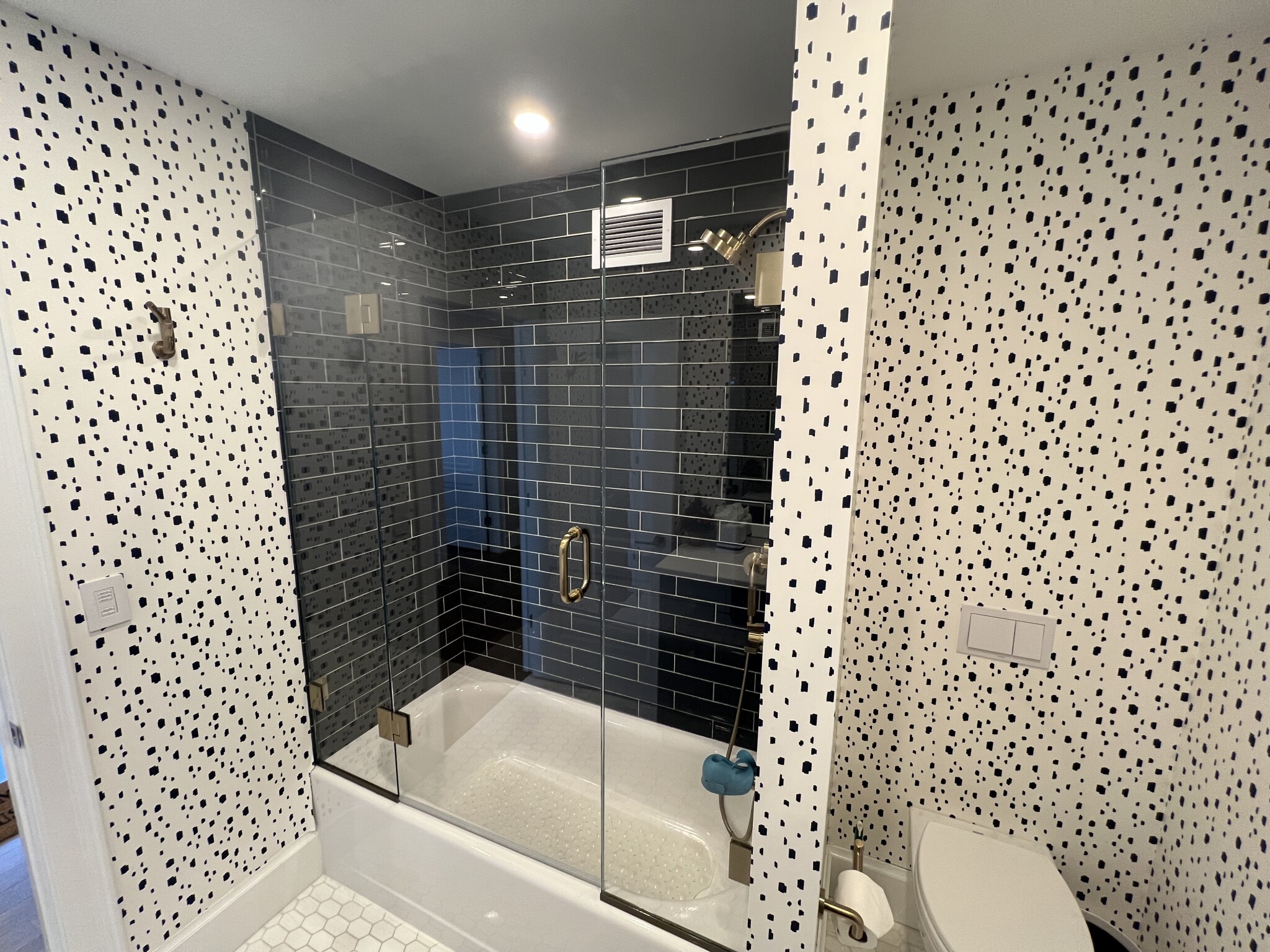 85 East India Row, Downtown