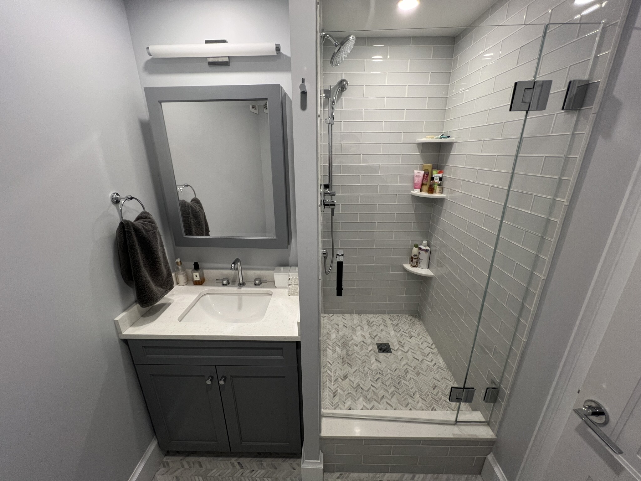 85 East India Row, Downtown