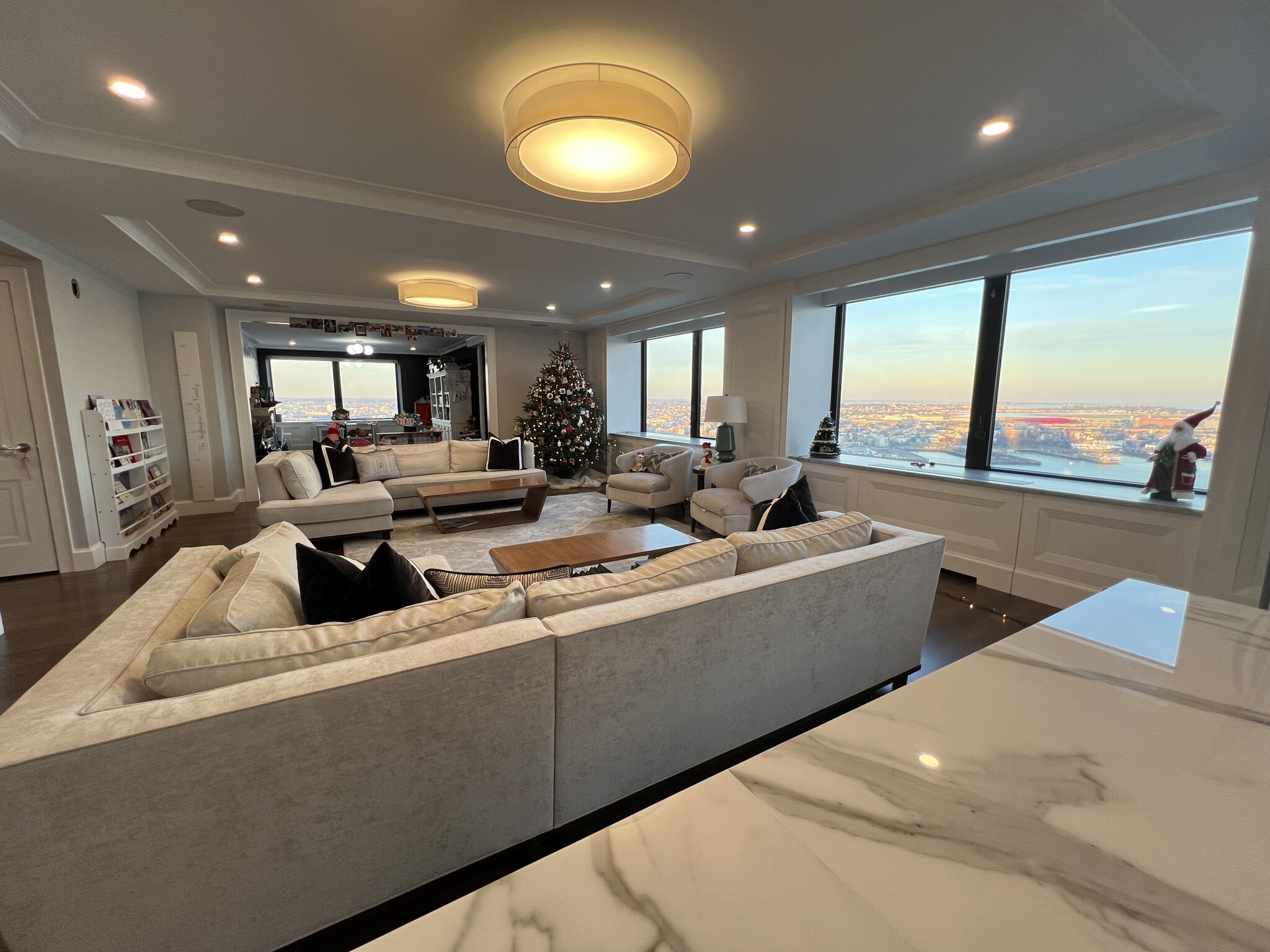 85 East India Row, Downtown