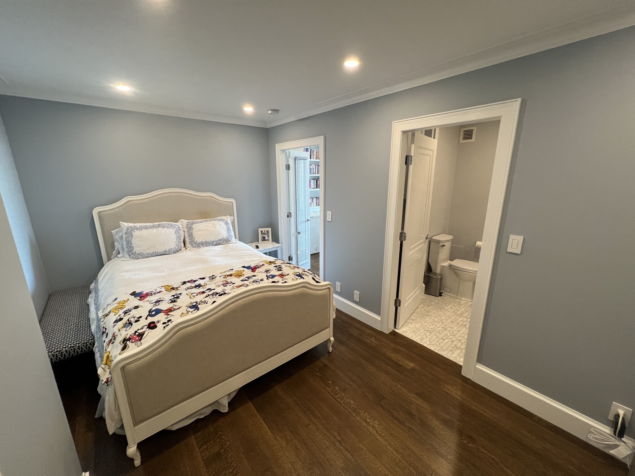 85 East India Row, Downtown