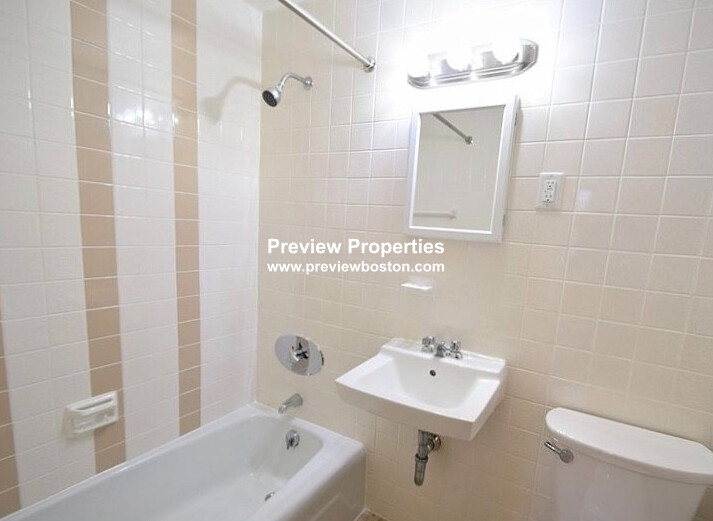 176 North Beacon St, Brighton