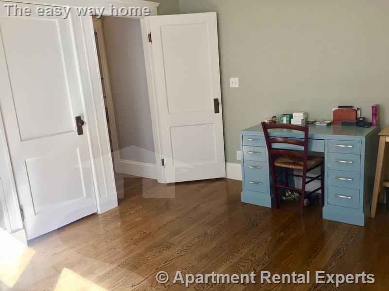 33 Irvington Rd, Tufts