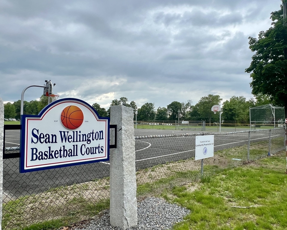 103 Main St, Pepperell