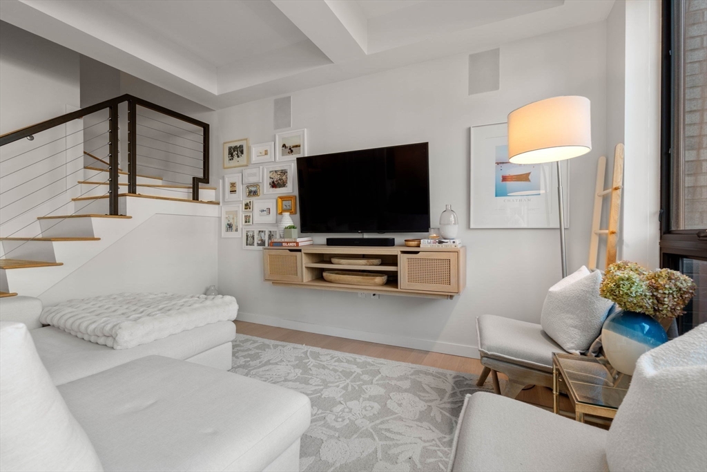 45 W 3rd St, South Boston