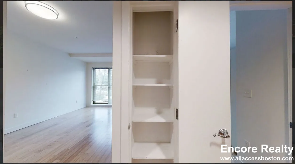 1085 Boylston St, Fenway