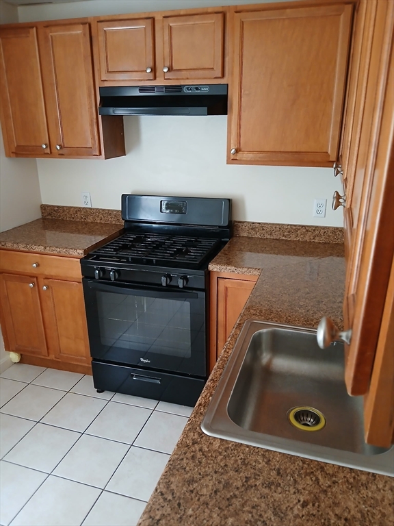 1909 North Main St, Fall River