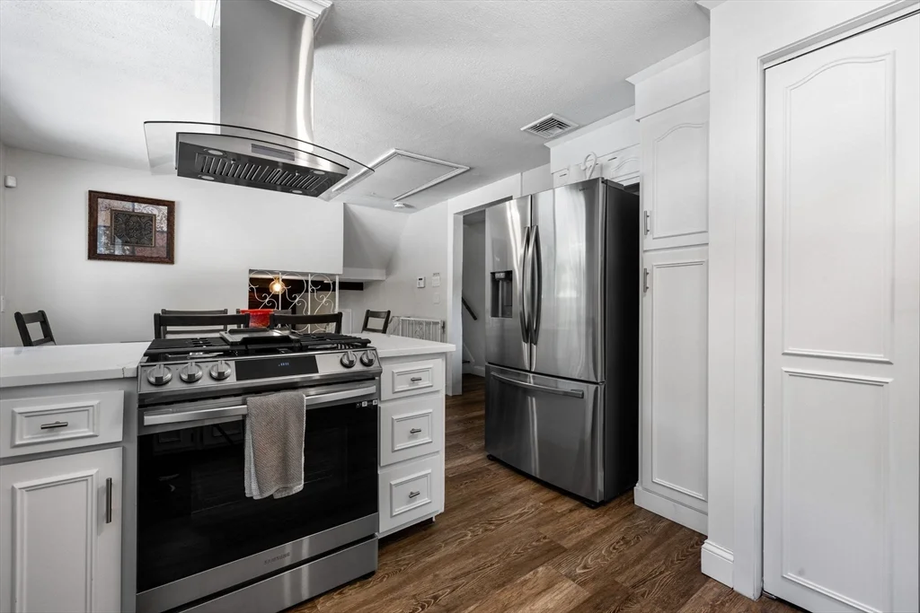 46 Juniper Dr, Saugus