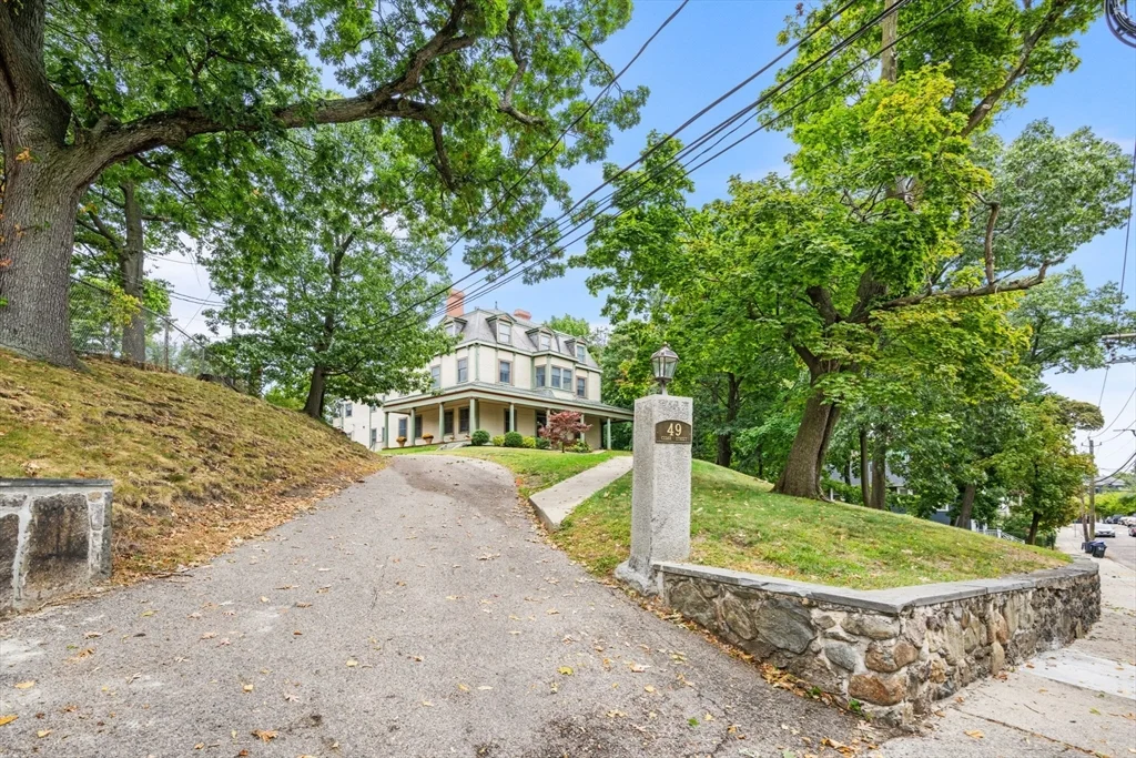 49 Cedar St, Roxbury