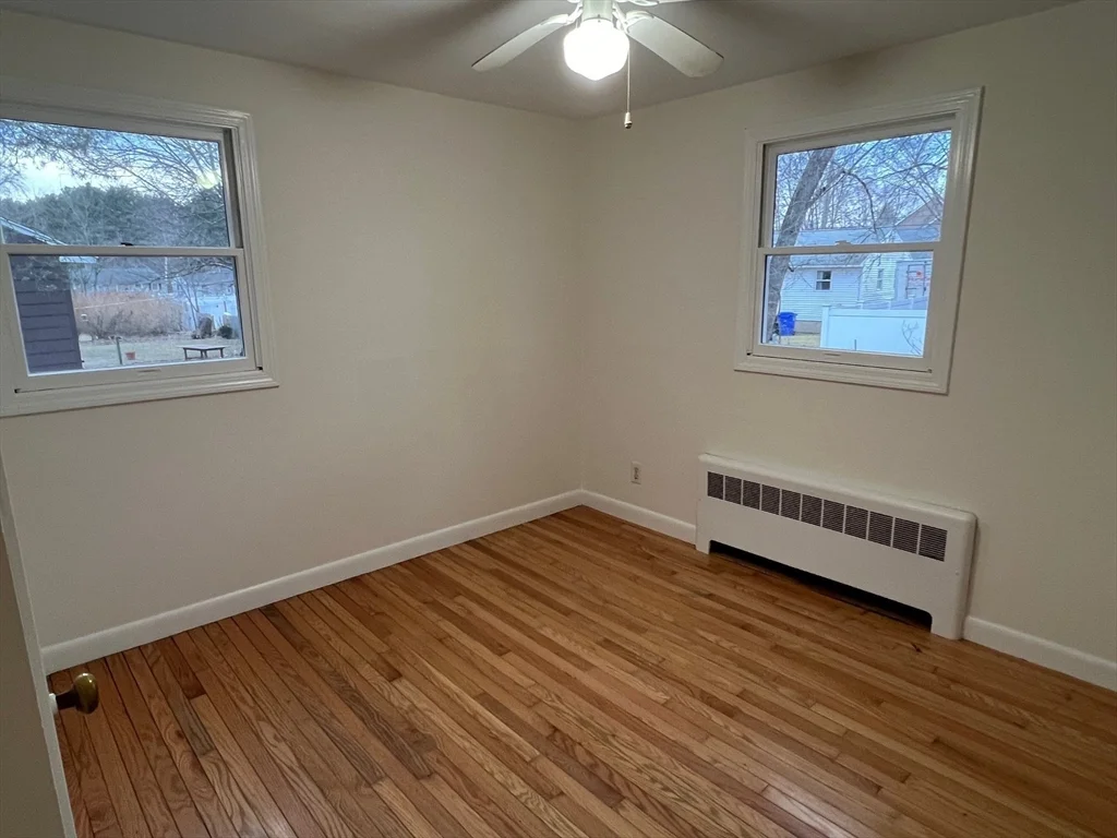 7 Saran Ave, Bedford